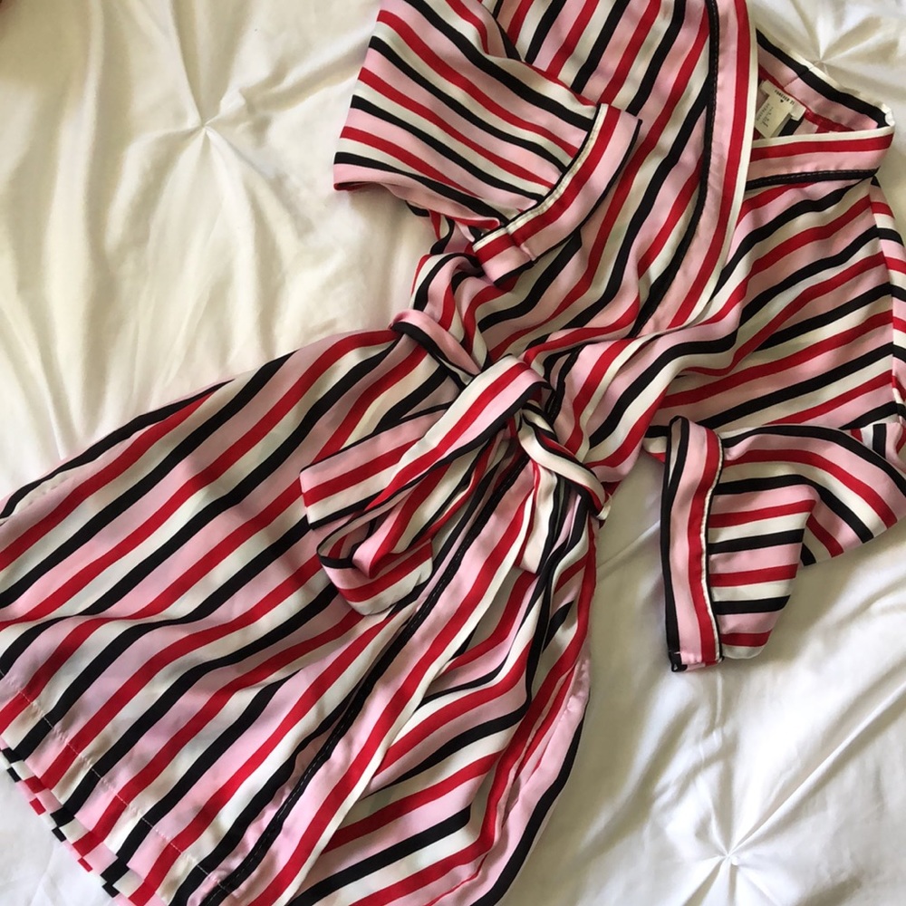 Robe - Picture 2 of 2